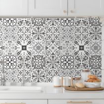 czarno-biały