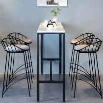 5 Pièces : 1 Table, 4 Chaises