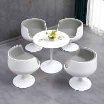 5 Pièces : 1 Table, 4 Chaises