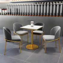 5 Pièces : 1 Table, 4 Chaises