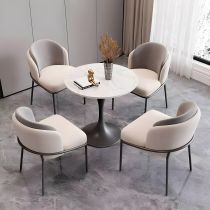 5 Pièces : 1 Table, 4 Chaises