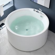 Baignoire & Ensemble de Quatre Pièces en Argent