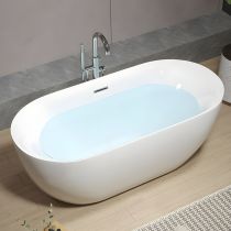 Badewanne+silberne Standarmatur