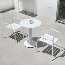 Table & 2 Chaises