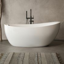 Bathtub & Black Freestanding Faucet