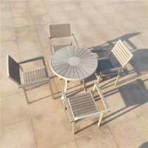 Table & 4 Chaises