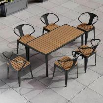 Table & 6 Chaises