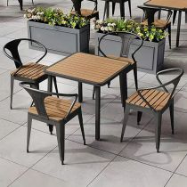 Table & 4 Chaises