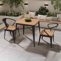 Table & 2 Chaises