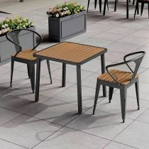 Table & 2 Chaises