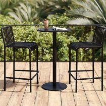 Table & 2 Chaises