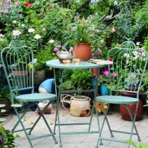 Table & 2 Chaises