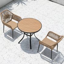 Table & 2 Chaises