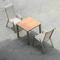 Table & 2 Chaises