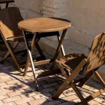 Table & 2 Chaises