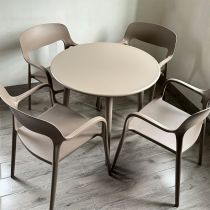 Table & Chair(s)