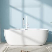 Badewanne+weißer Standarmatur