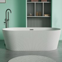Badewanne+schwarzer Standarmatur