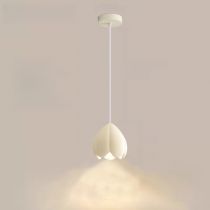 クリーム色