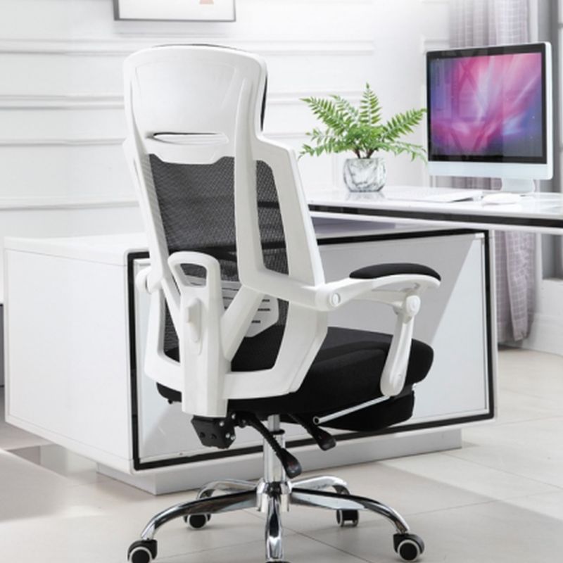Sedia da ufficio moderna e confortevole con braccioli curvi, altezza