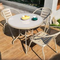 Tafel en 3 stoelen