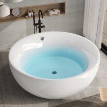 Badewanne+schwarzer Standarmatur