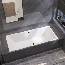 Badewanne+schwarzer Abfluss