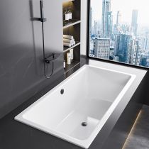 Vasca da bagno+rubinetto nero a parete