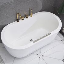 Badewanne+goldfarbener Wasserhahn