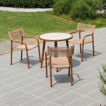 Tafel en 3 stoelen