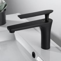 czarny